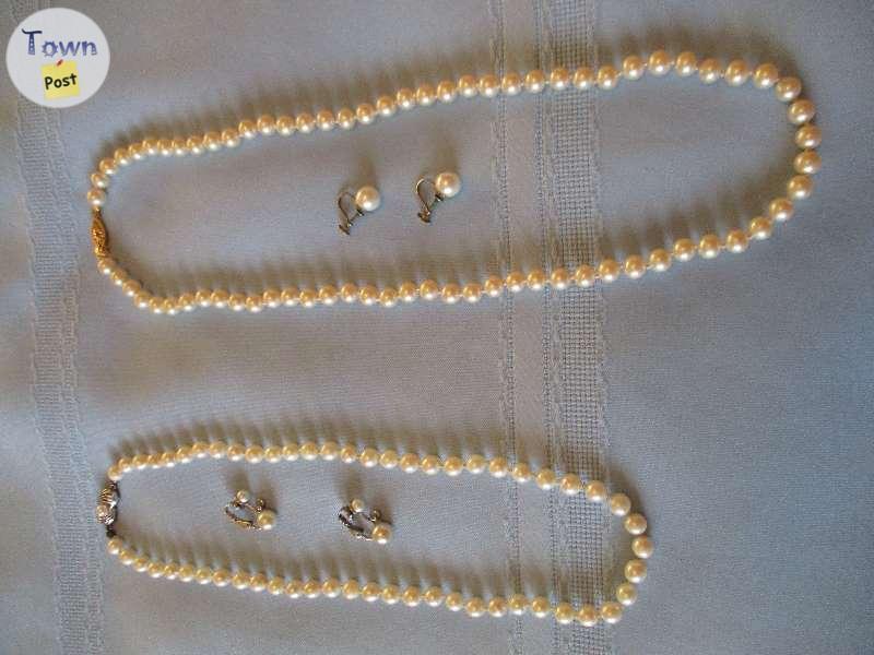 Photo of 2 Sets - VINTAGE CULTERED PEARLS