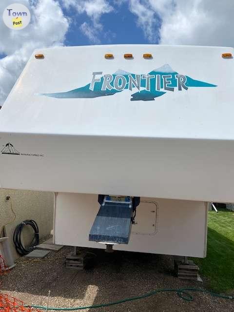 Photo of Frontier 2000 5th wheel 28Ft. 