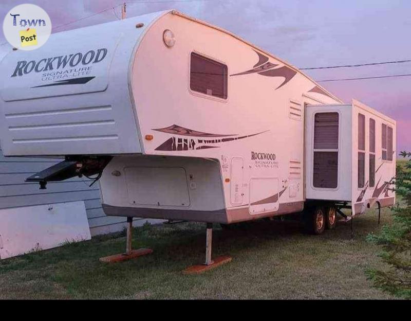 Photo of Rockwood 5th wheel travel trailer