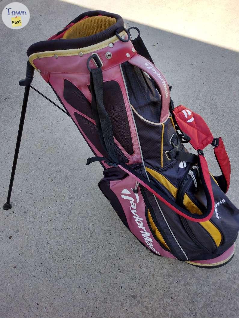 Photo of TaylorMade golf bag