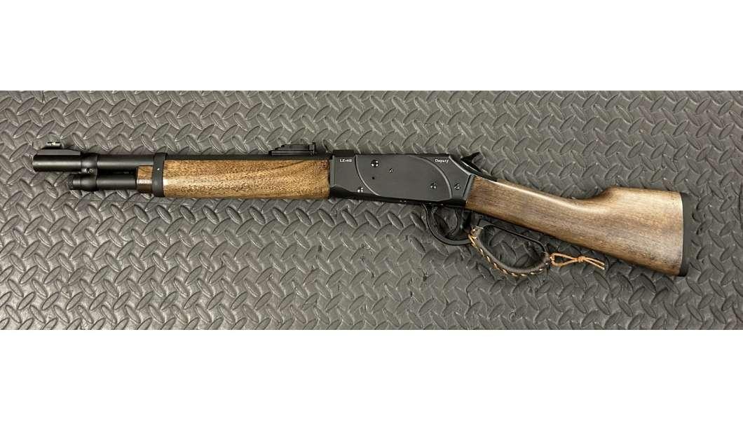 Photo of revolution arm 410 deputy